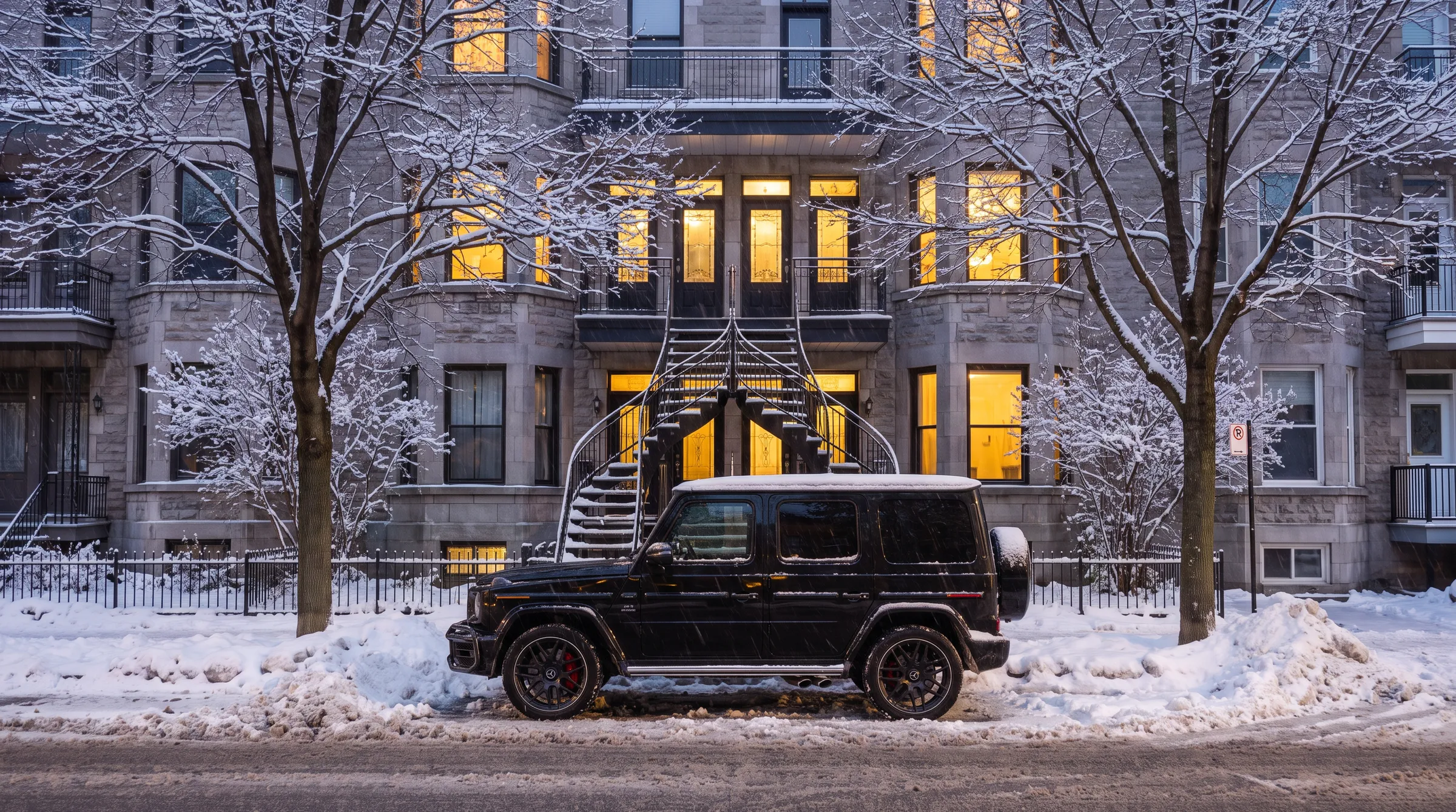 The same street in winter, snow on the G 63